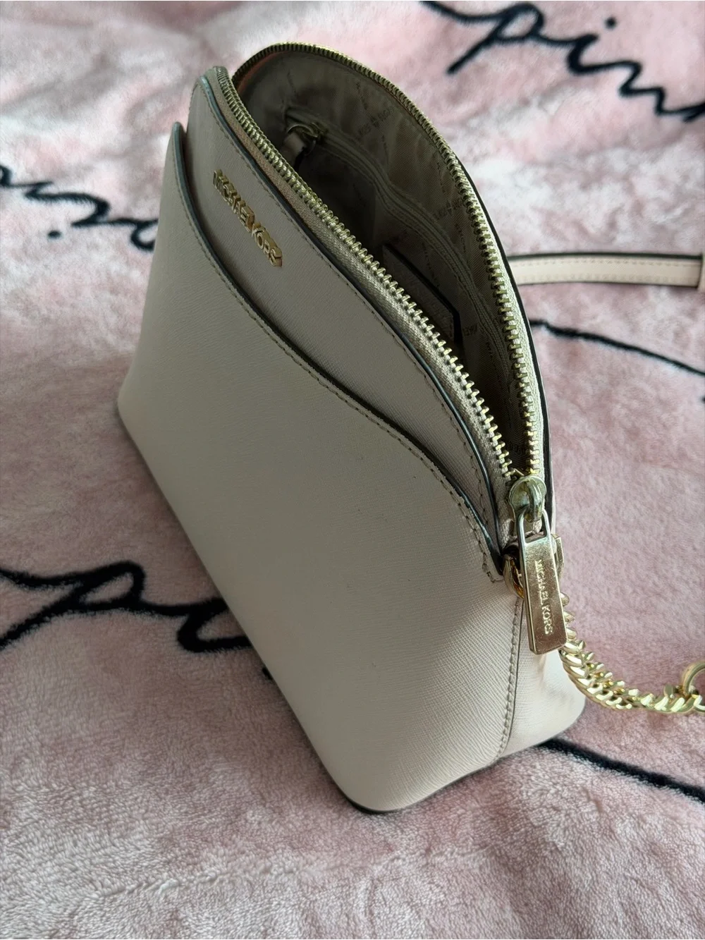 Authentic Michael Kors crossbody bag in a pink Saffiano leather